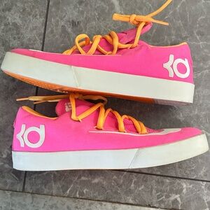 Nike Kids Low-Top Sneakers in Bright Pink with Orange Accents